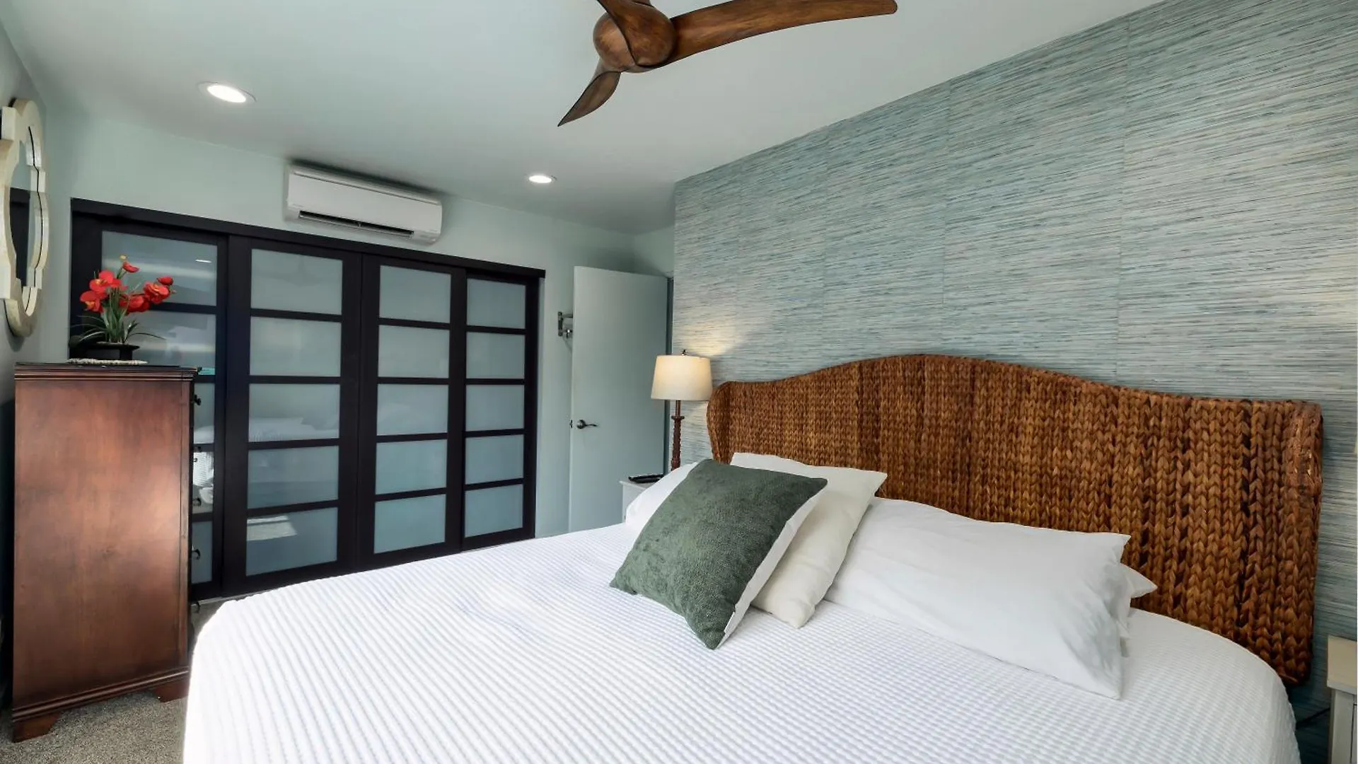 Kihei Kai Oceanfront Condos Holiday home